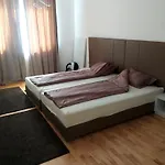 Hollywood Ilidza-centar * Sarajevo